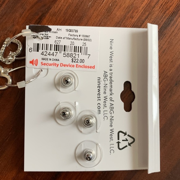 NWT Nine West two tone set of 3 pairs of earrings - Picture 5 of 5